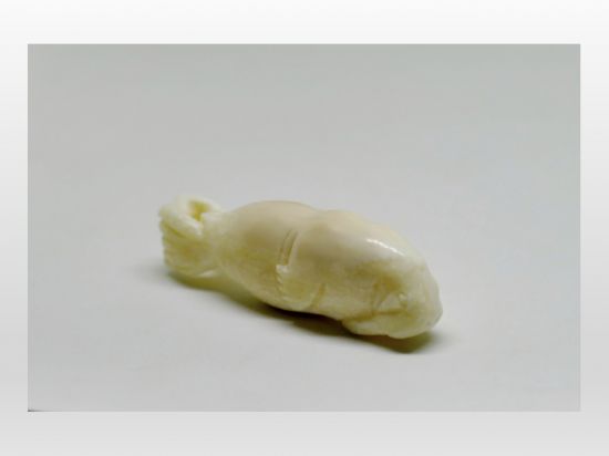 Фигурка кулон из клыка моржа